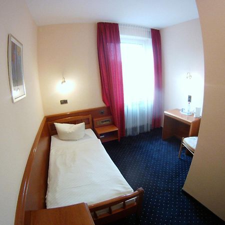 Hotel Adlerhof Таубербишофсхайм Номер фото