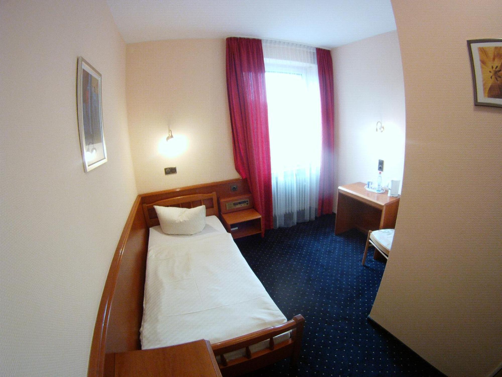 Hotel Adlerhof Таубербишофсхайм Номер фото