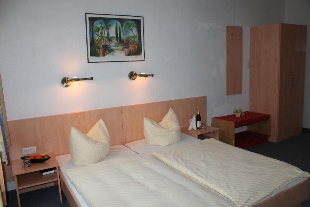 Hotel Adlerhof Таубербишофсхайм Экстерьер фото