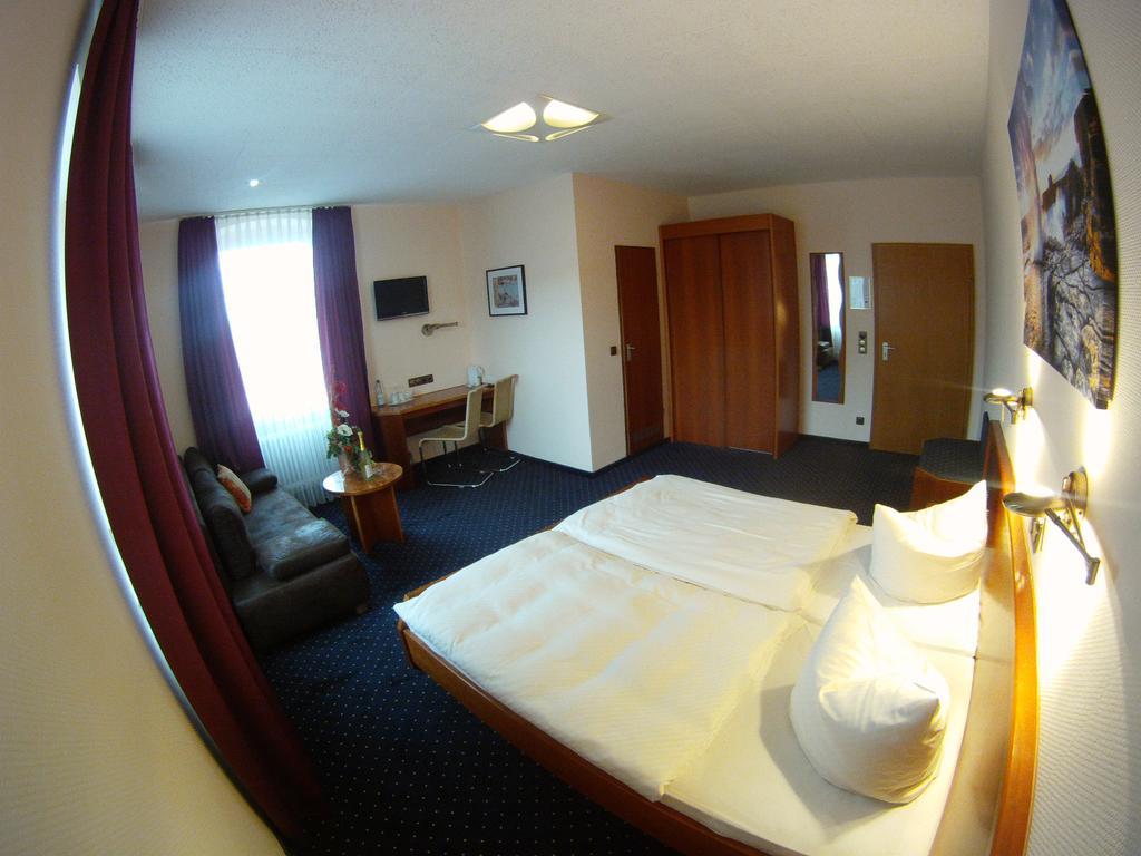 Hotel Adlerhof Таубербишофсхайм Экстерьер фото