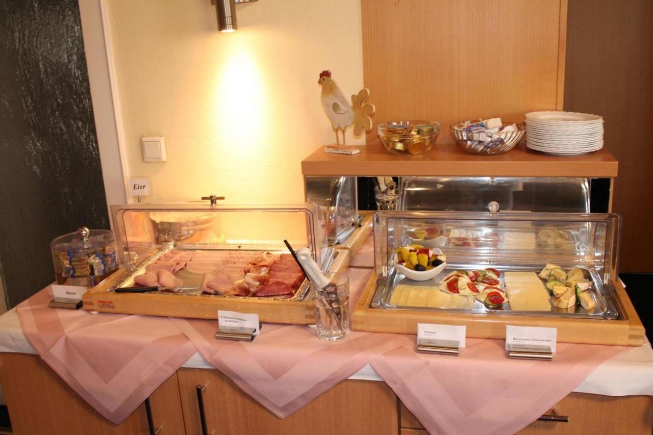 Hotel Adlerhof Таубербишофсхайм Экстерьер фото