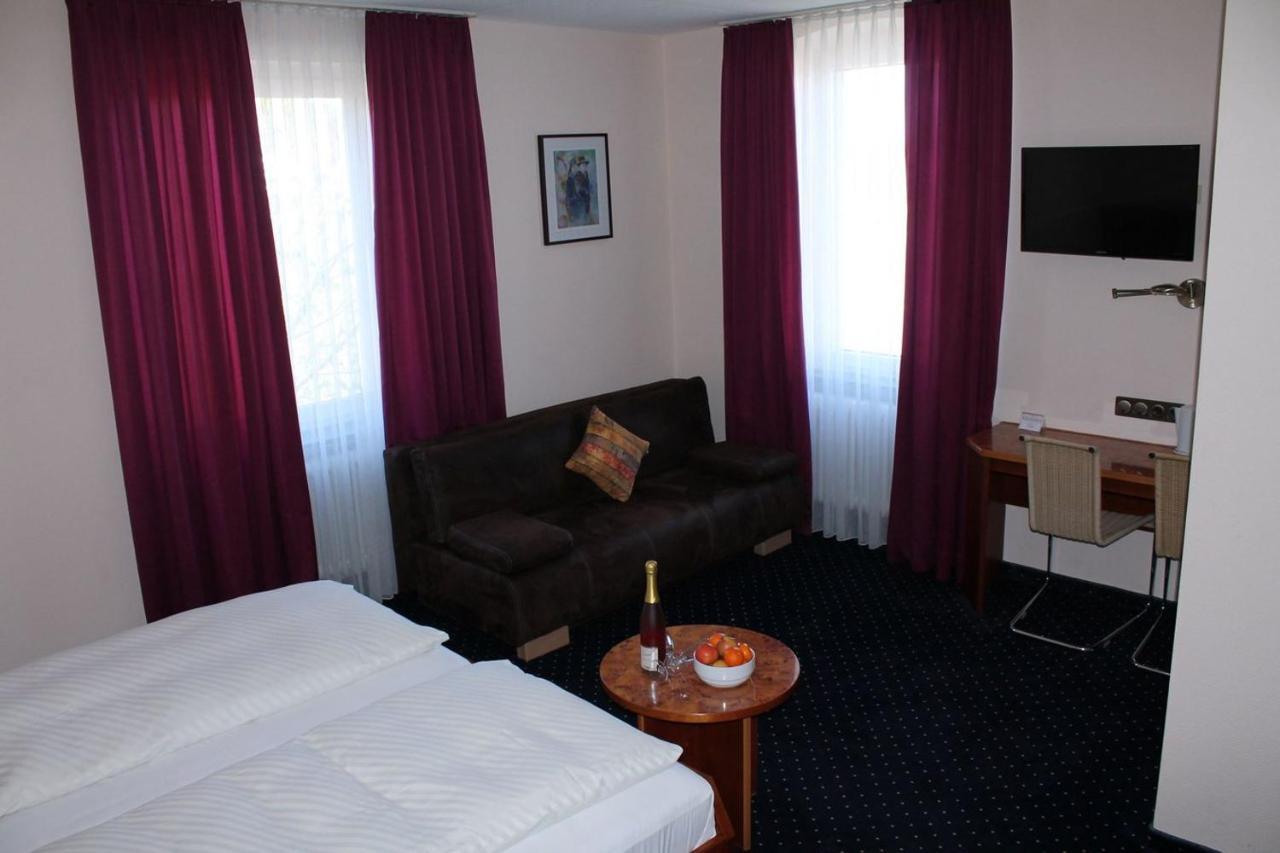 Hotel Adlerhof Таубербишофсхайм Экстерьер фото